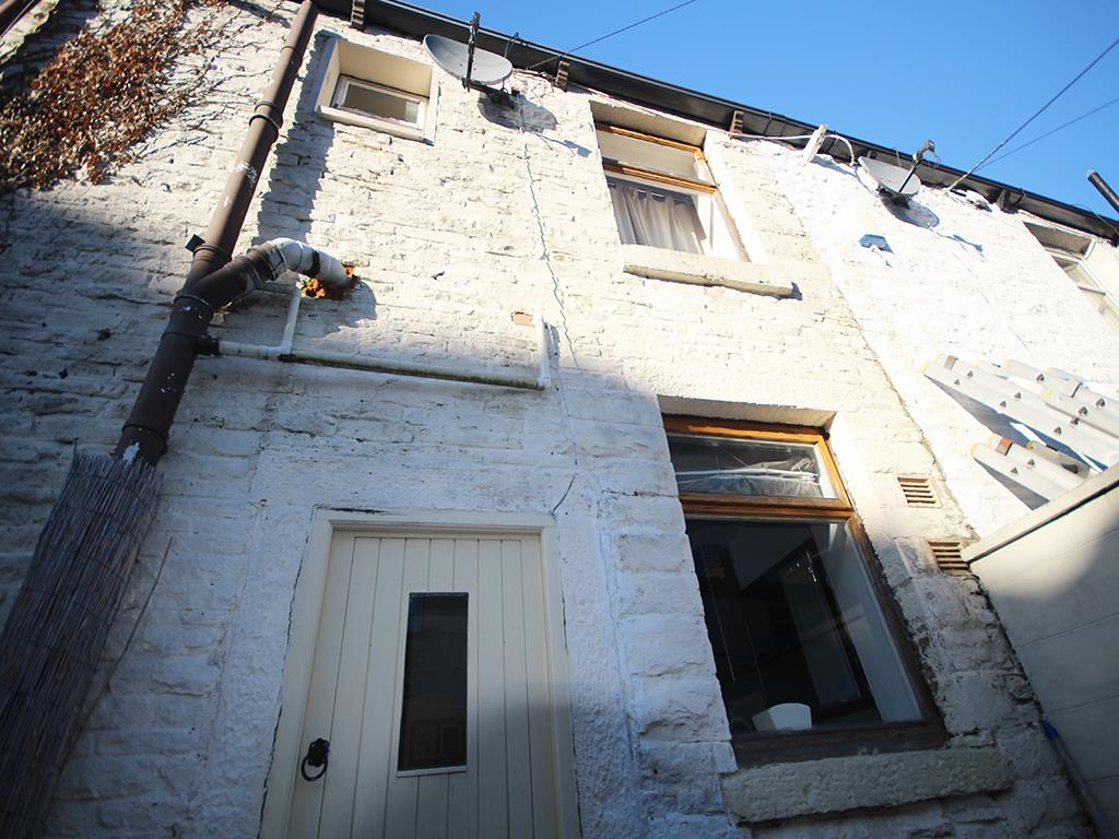 2 bedroom mid terrace house For Sale in Burnley - IMG_1373.jpg